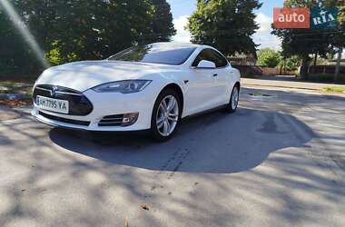 Лифтбек Tesla Model S 2015 в Житомире