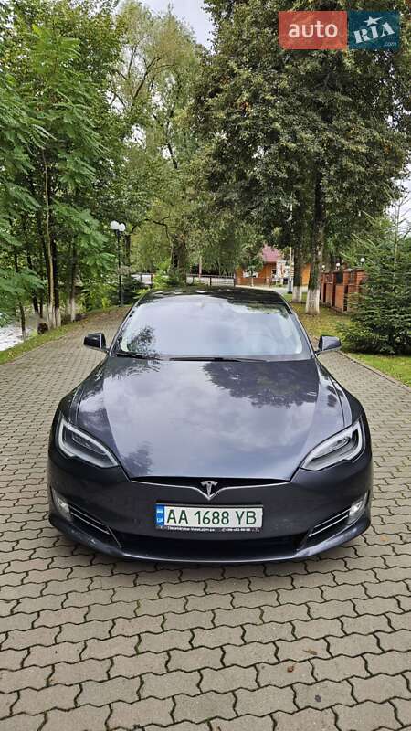 Ліфтбек Tesla Model S 2017 в Сваляві
