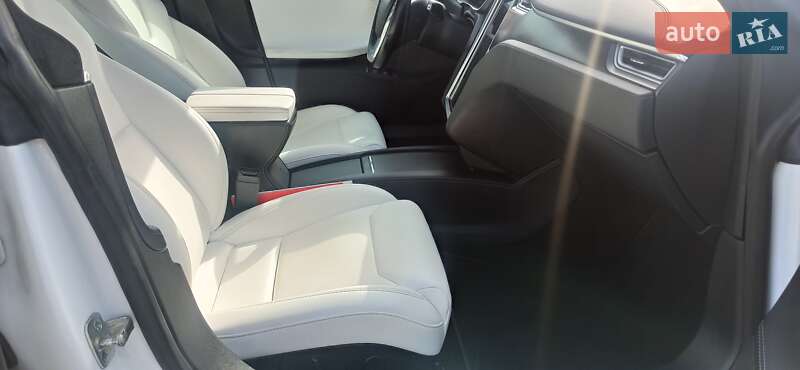 Лифтбек Tesla Model S 2016 в Киеве