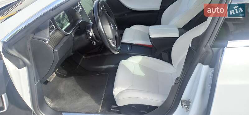 Лифтбек Tesla Model S 2016 в Киеве