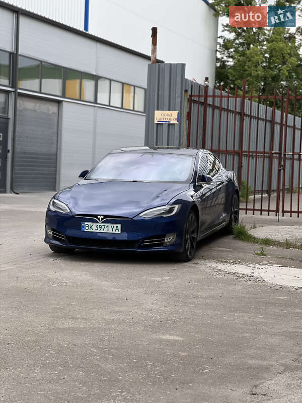 Лифтбек Tesla Model S 2020 в 