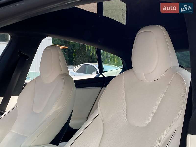 Лифтбек Tesla Model S 2022 в Киеве