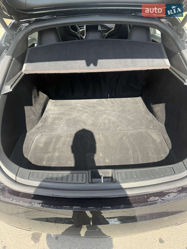 Ліфтбек Tesla Model S 2016 в Тернополі