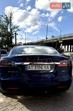 Лифтбек Tesla Model S 2017 в Ивано-Франковске