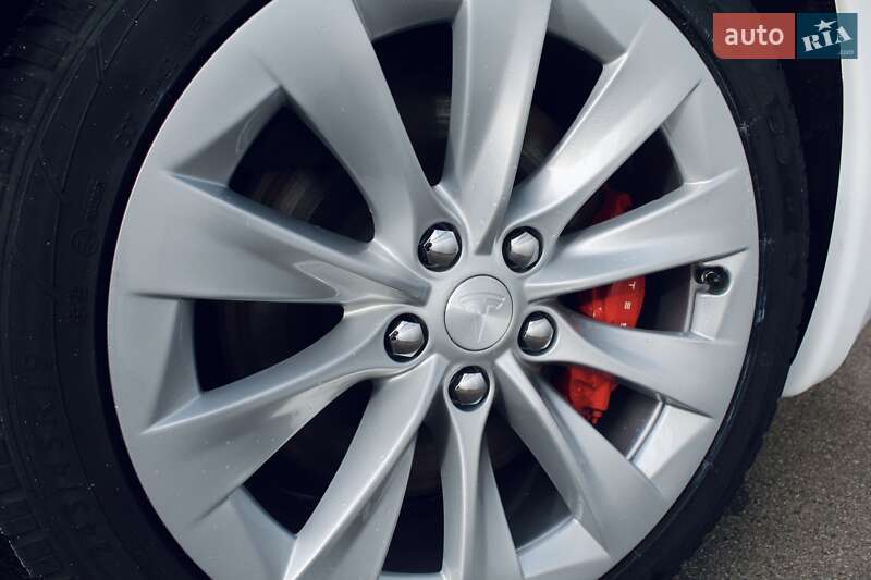 Лифтбек Tesla Model S 2019 в Киеве
