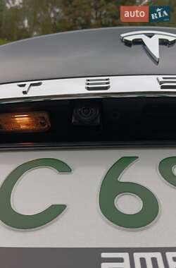 Лифтбек Tesla Model S 2013 в 