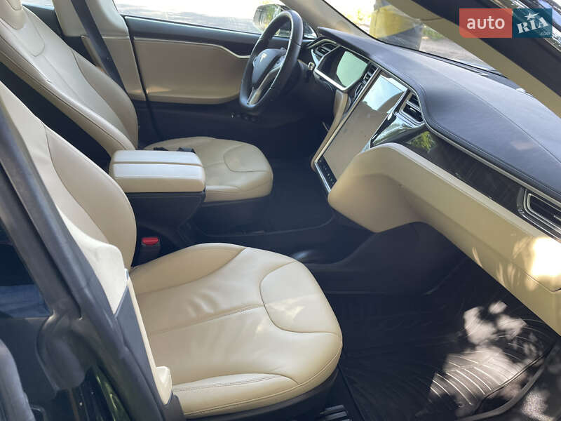 Лифтбек Tesla Model S 2014 в Киеве