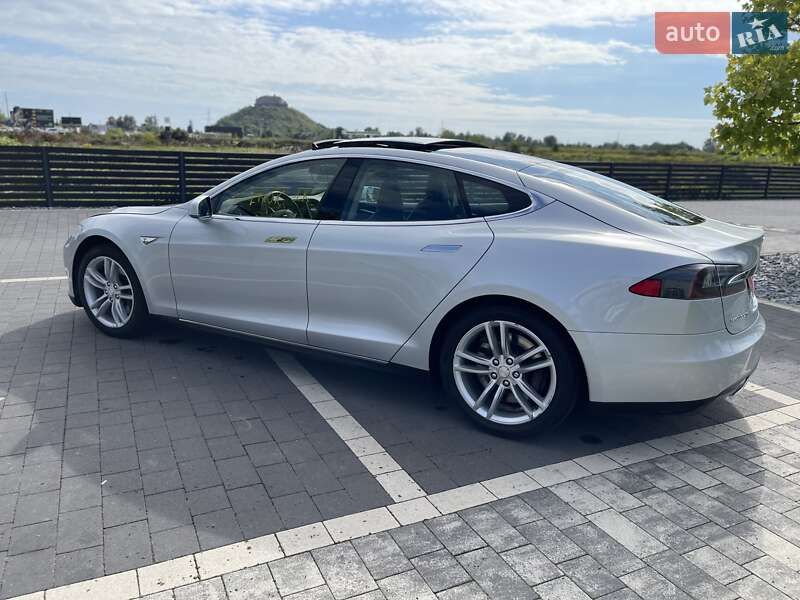 Ліфтбек Tesla Model S 2014 в Мукачевому
