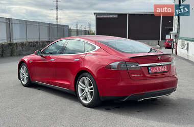 Лифтбек Tesla Model S 2015 в 