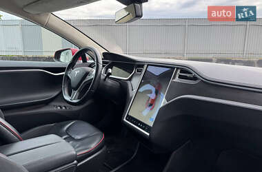 Лифтбек Tesla Model S 2015 в 
