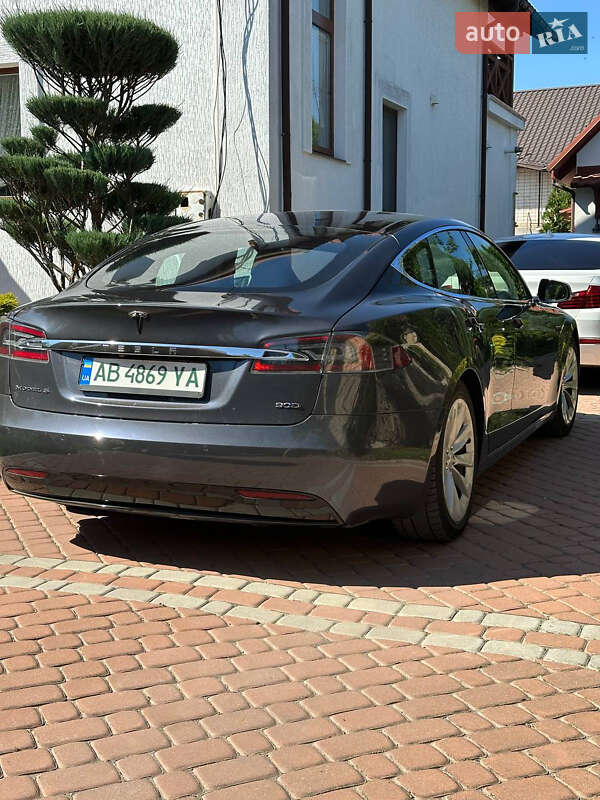 Лифтбек Tesla Model S 2016 в Виннице