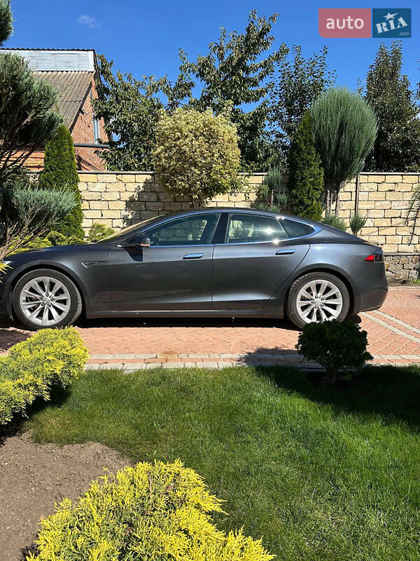 Лифтбек Tesla Model S 2016 в Виннице