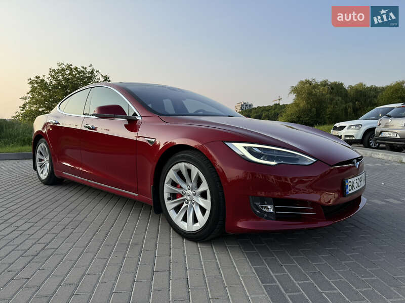 Лифтбек Tesla Model S 2016 в Ровно