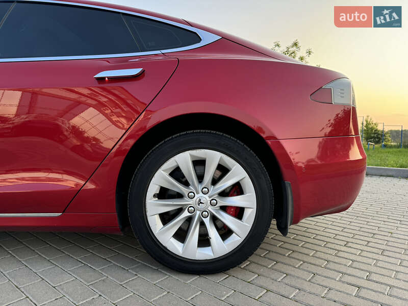 Лифтбек Tesla Model S 2016 в Ровно