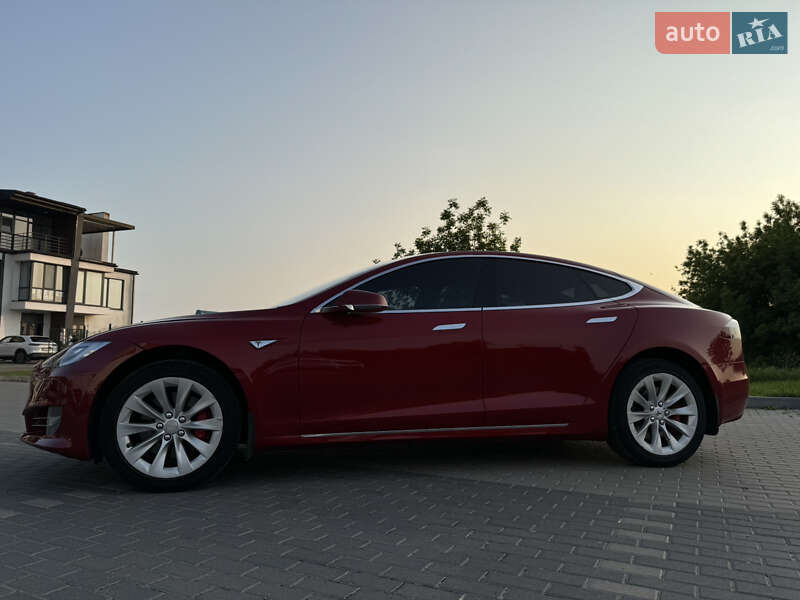 Лифтбек Tesla Model S 2016 в Ровно
