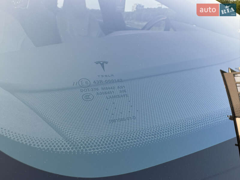 Лифтбек Tesla Model S 2016 в Ровно