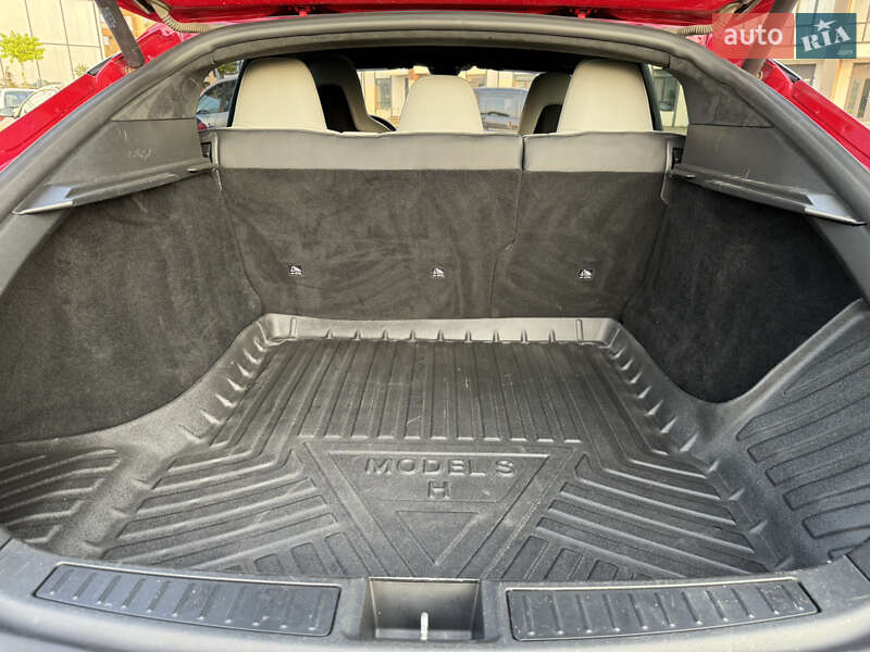 Лифтбек Tesla Model S 2016 в Ровно