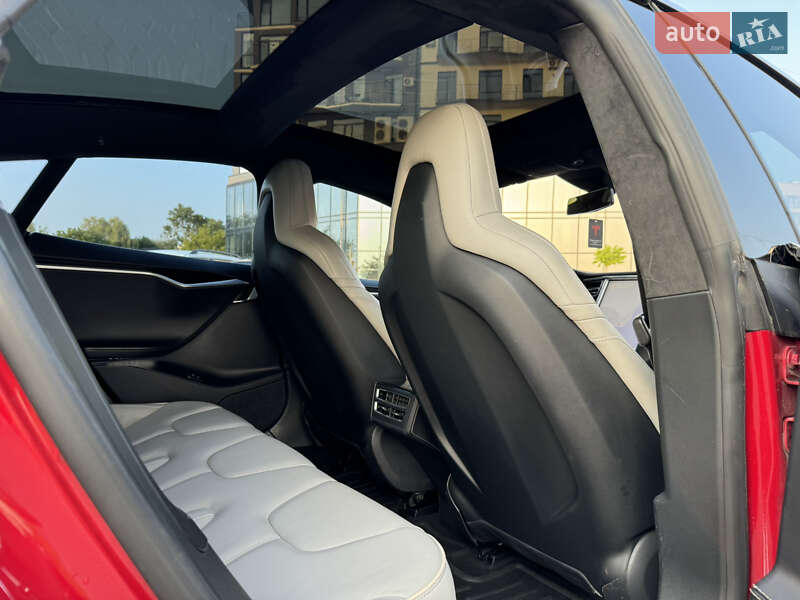 Лифтбек Tesla Model S 2016 в Ровно
