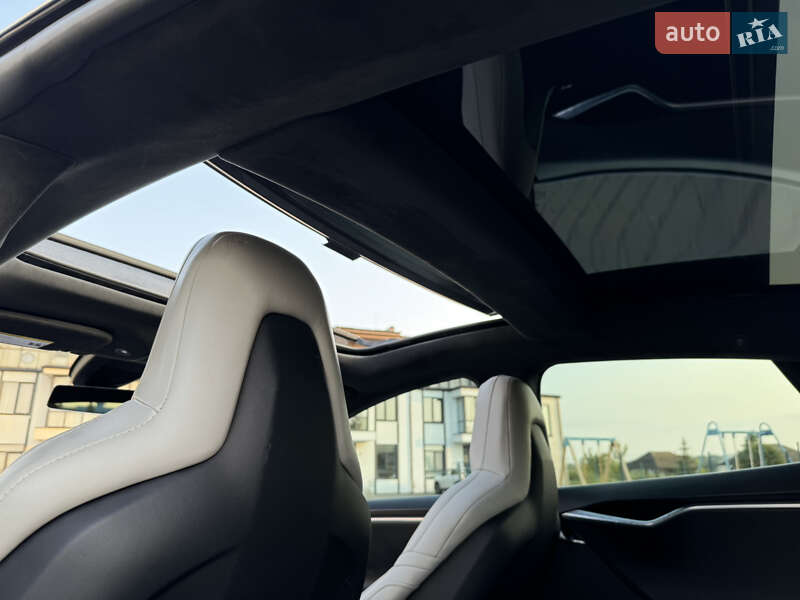 Лифтбек Tesla Model S 2016 в Ровно