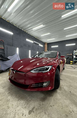 Лифтбек Tesla Model S 2016 в 