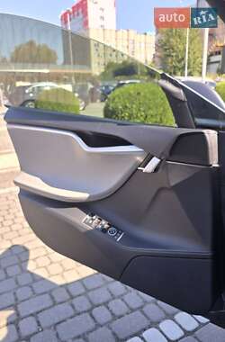 Ліфтбек Tesla Model S 2014 в 