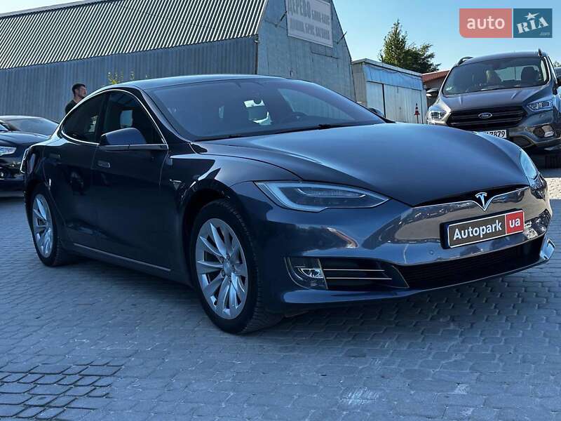 Ліфтбек Tesla Model S 2018 в Львові