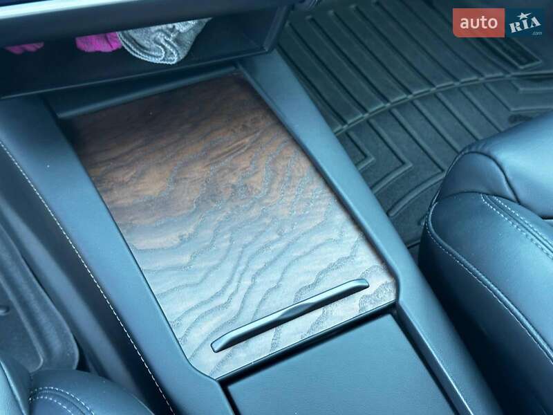 Ліфтбек Tesla Model S 2018 в Львові