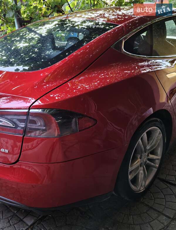Ліфтбек Tesla Model S 2014 в Києві