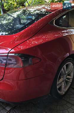 Лифтбек Tesla Model S 2014 в 
