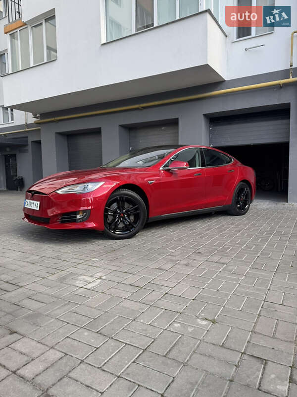 Лифтбек Tesla Model S 2014 в 