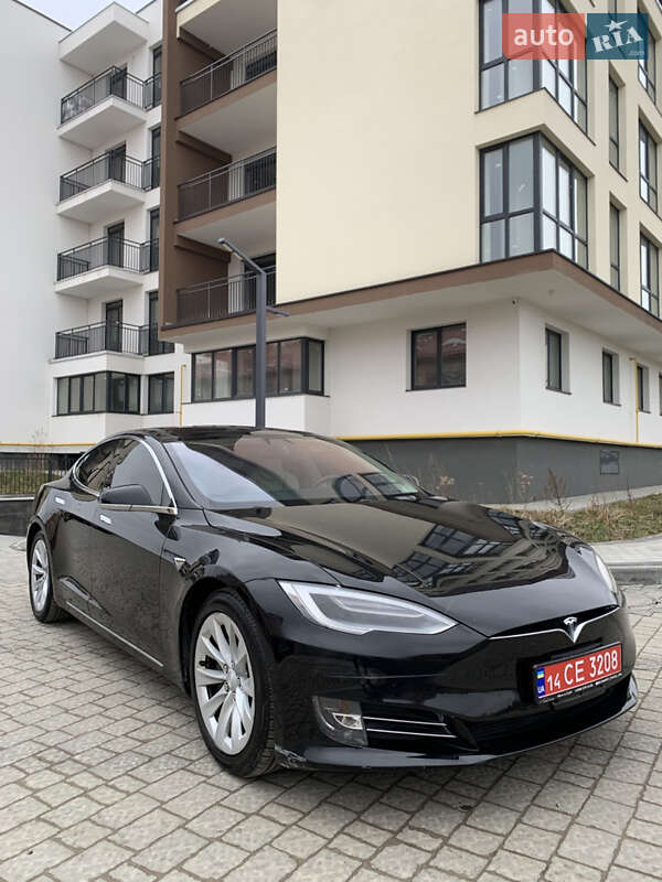 Ліфтбек Tesla Model S 2019 в Львові