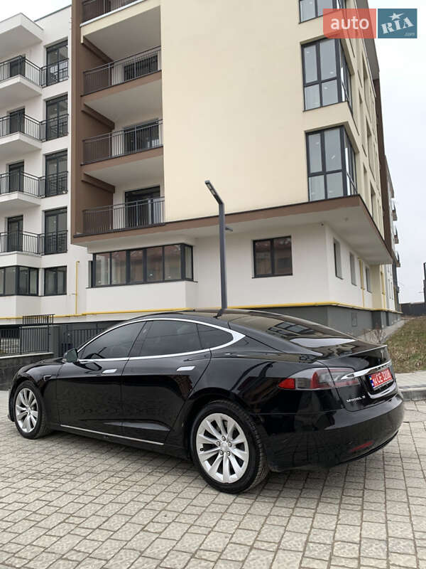 Ліфтбек Tesla Model S 2019 в Львові