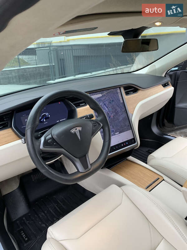 Ліфтбек Tesla Model S 2019 в Львові