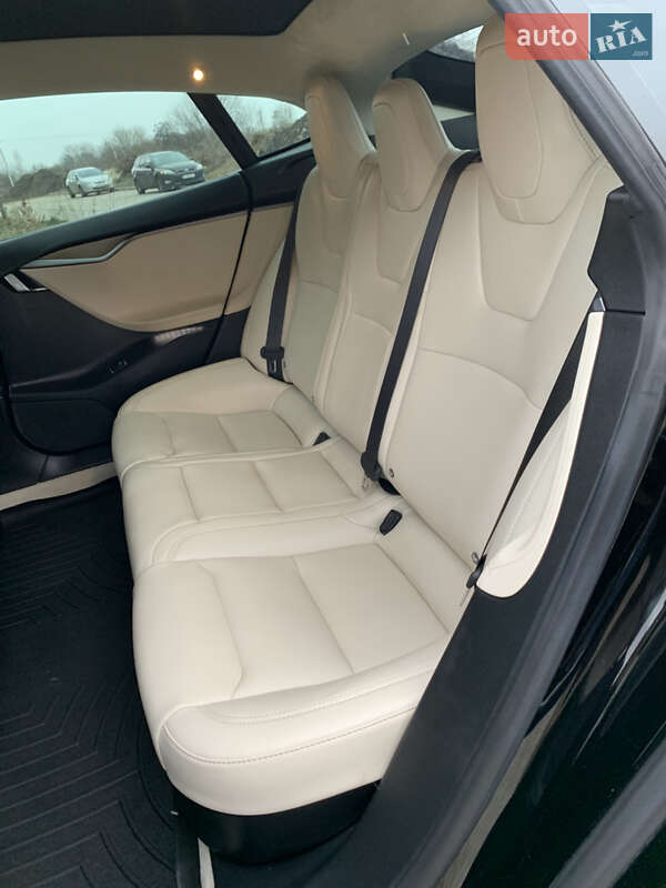 Ліфтбек Tesla Model S 2019 в Львові