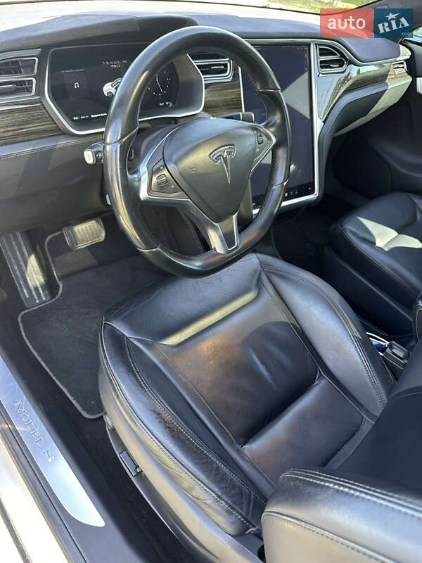 Ліфтбек Tesla Model S 2016 в Володимирі
