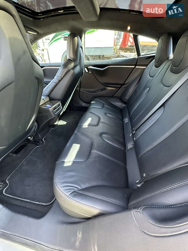 Ліфтбек Tesla Model S 2016 в Володимирі
