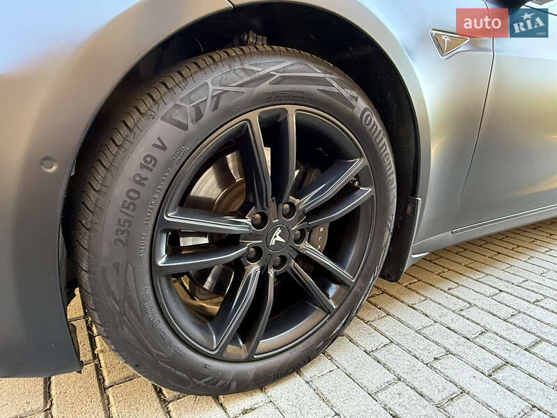 Лифтбек Tesla Model S 2015 в Днепре