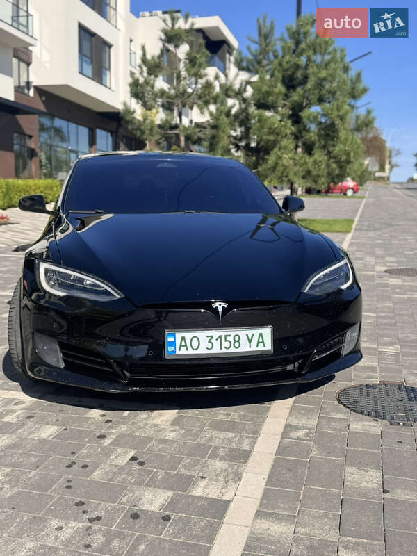 Лифтбек Tesla Model S 2016 в Ужгороде