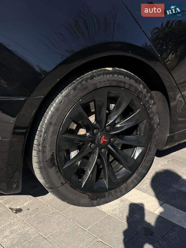 Лифтбек Tesla Model S 2016 в Ужгороде