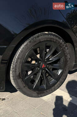 Лифтбек Tesla Model S 2016 в 