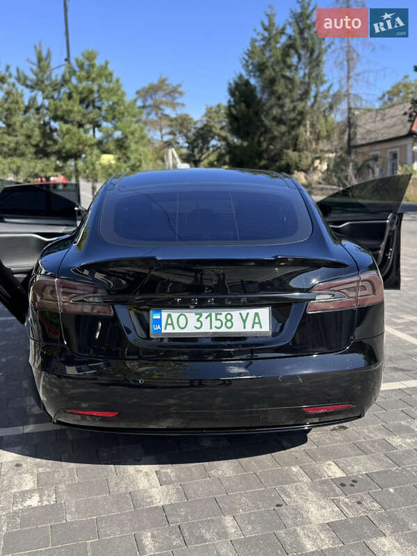 Лифтбек Tesla Model S 2016 в Ужгороде