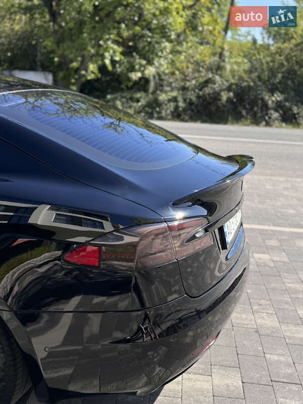 Лифтбек Tesla Model S 2016 в Ужгороде