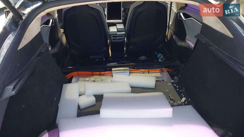 Ліфтбек Tesla Model S 2013 в Львові