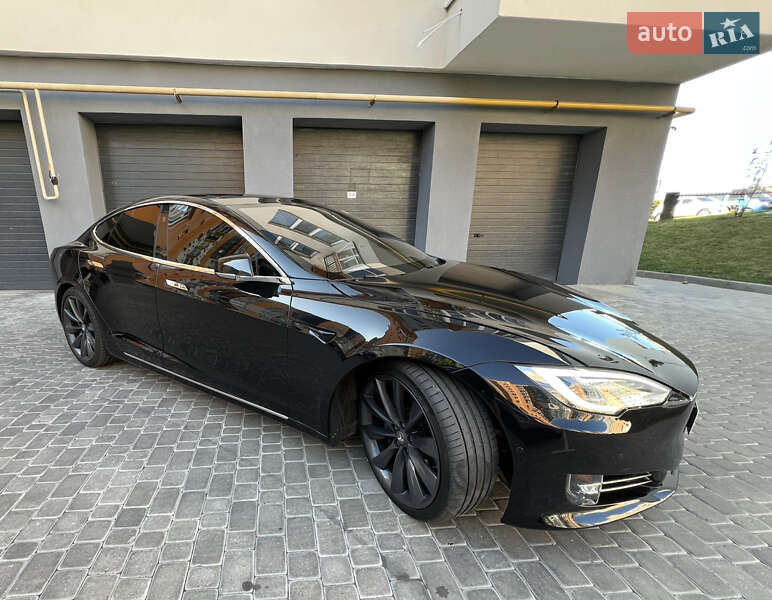 Лифтбек Tesla Model S 2018 в Виннице