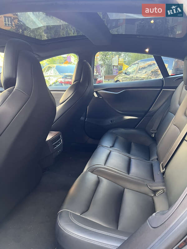 Лифтбек Tesla Model S 2018 в Виннице