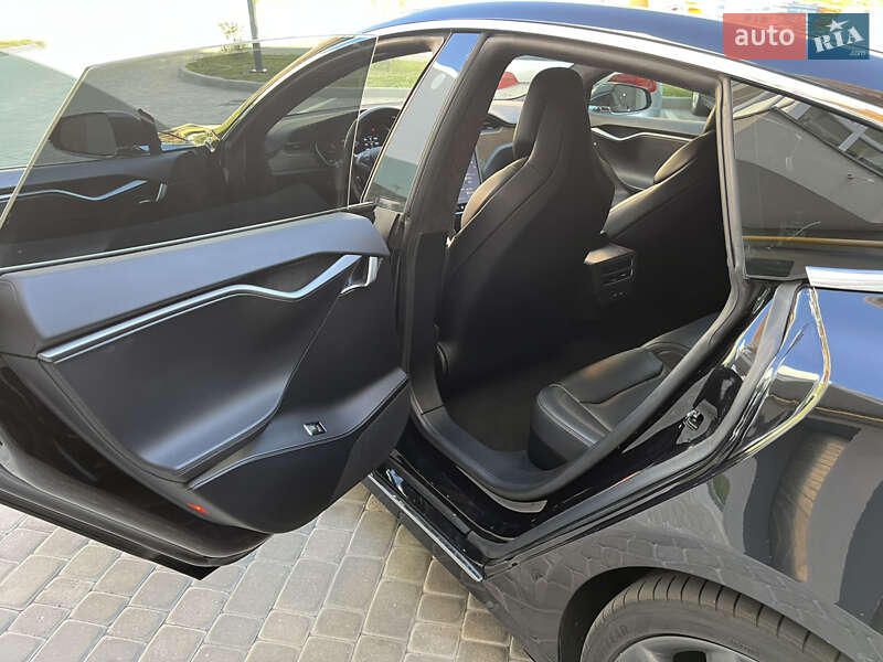 Лифтбек Tesla Model S 2018 в Виннице