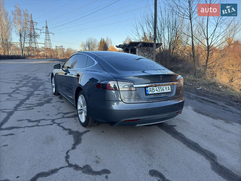 Лифтбек Tesla Model S 2014 в Львове