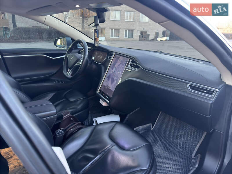 Лифтбек Tesla Model S 2014 в Львове