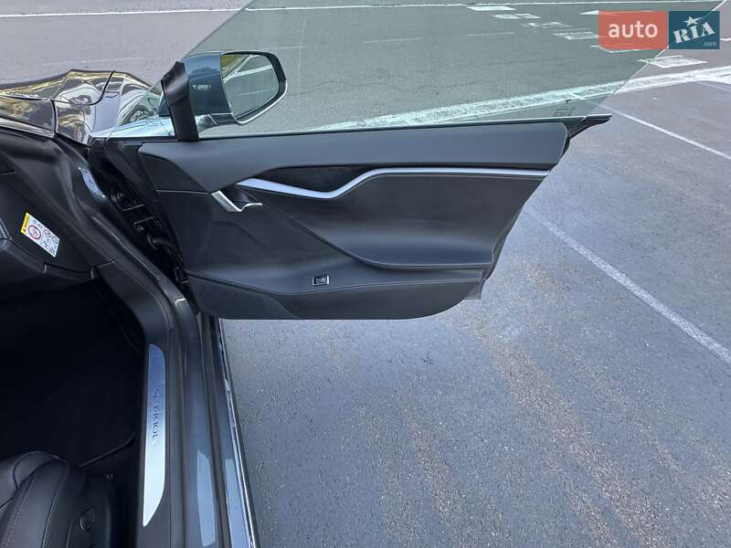 Ліфтбек Tesla Model S 2018 в Києві