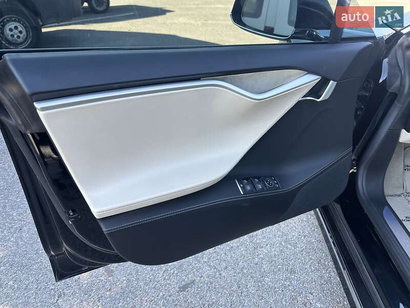 Лифтбек Tesla Model S 2017 в Житомире